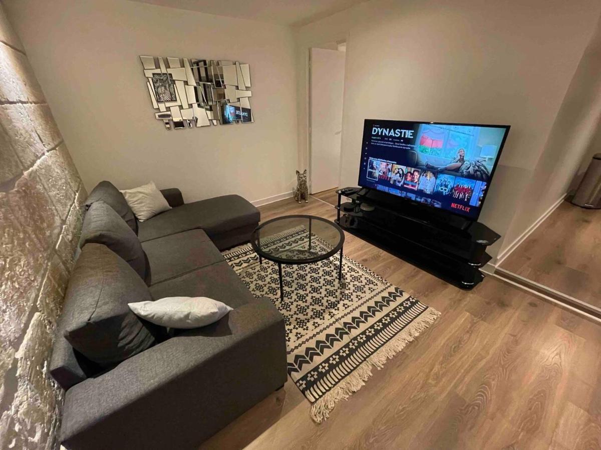Le Black & White, Hyper Centre - Paisible- Wifi Hd- Netflix- Proche Gare -Ideal Couple Et Business Niort Eksteriør bilde
