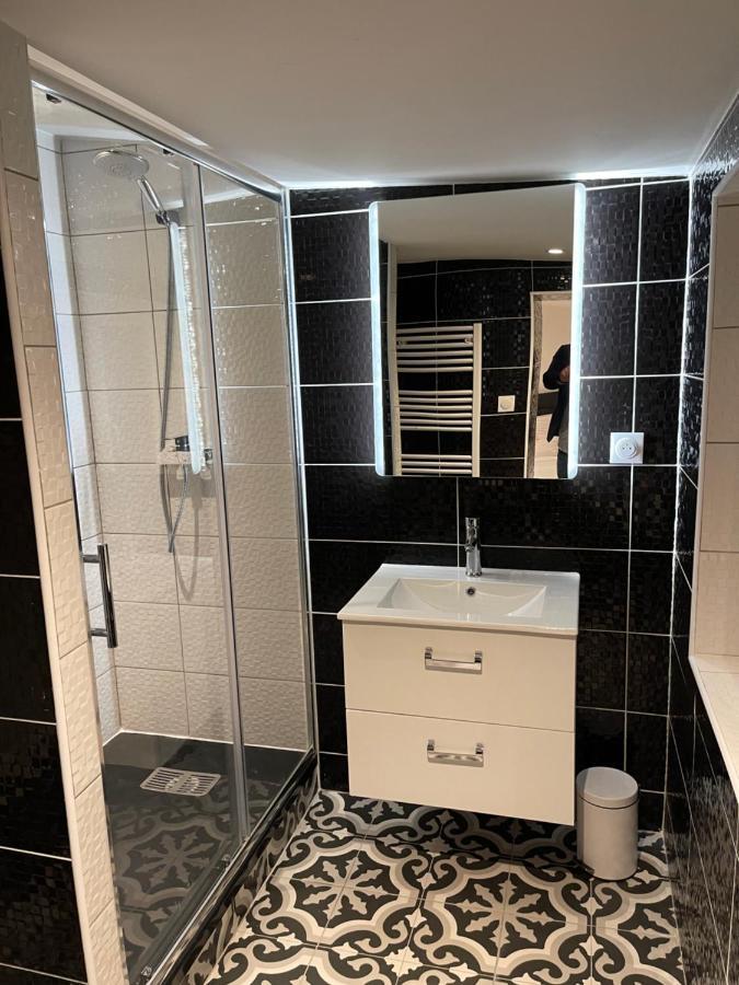 Le Black & White, Hyper Centre - Paisible- Wifi Hd- Netflix- Proche Gare -Ideal Couple Et Business Niort Eksteriør bilde