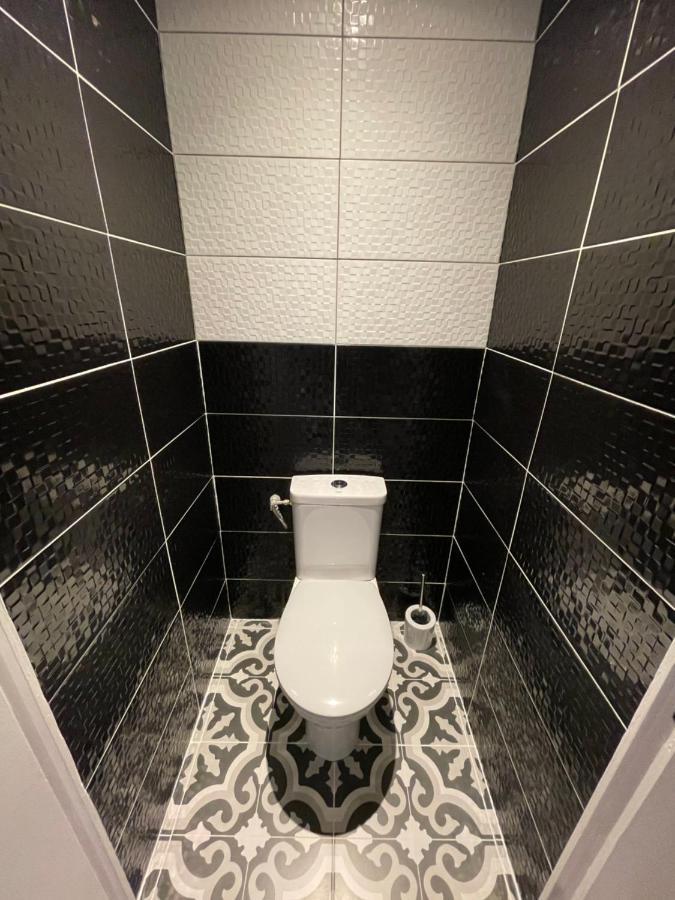Le Black & White, Hyper Centre - Paisible- Wifi Hd- Netflix- Proche Gare -Ideal Couple Et Business Niort Eksteriør bilde